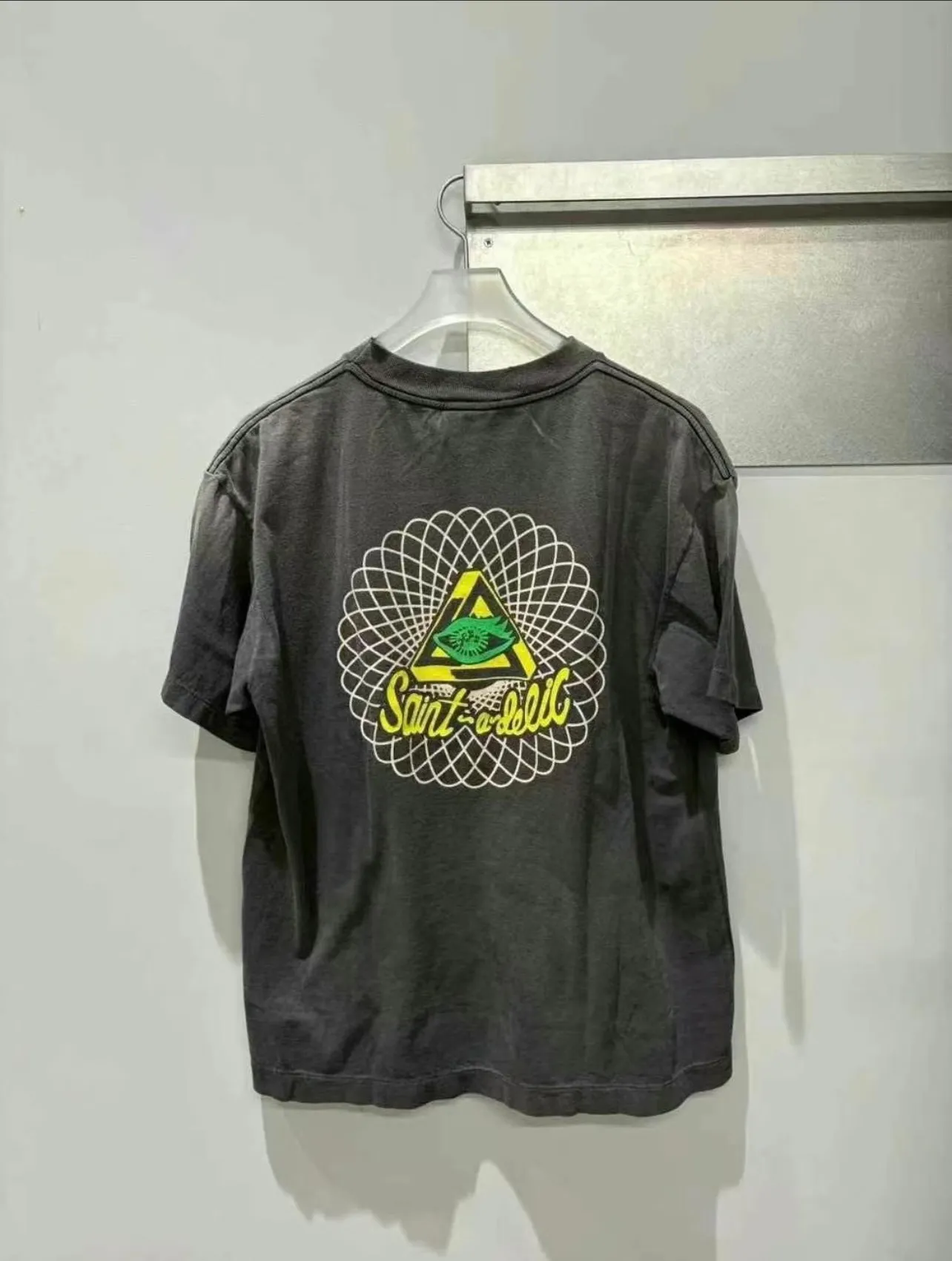 SAINT Mxxxxxx SS TEE/SAINT MX6/BLK Little devil bee distressed TEE, washed black S-XL OE yarn tube fabric, no side seams, Assute garment dyeing, heavy washing, water fading, old hole treatment, correct version, original consistent main mark/wash mark/cherub mark, original consistent printing restoration, distressed treatment, top purchasing agent level